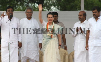 Image Id : 104508231 <span>Date : 2008-09-04 <span>Category : Politics</span>