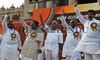 Image Id : 105722063 <span>Date : 2008-11-15 <span>Category : Politics</span>
