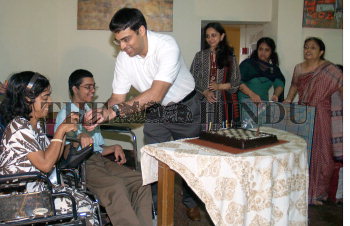 Chennai: 11.12.08. World Chess Champion, Viswanathan Anand seen with his  wife Aruna Anand during his