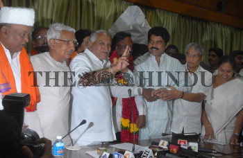 Image Id : 106450363 <span>Date : 2008-12-30 <span>Category : Politics</span>