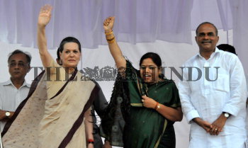 Image Id : 108072437 <span>Date : 2009-04-07 <span>Category : Politics</span>