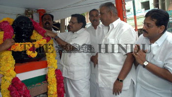 Image Id : 109730414 <span>Date : 2009-07-15 <span>Category : Politics</span>