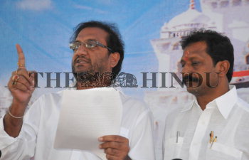 Image Id : 110095516 <span>Date : 2009-08-06 <span>Category : Politics</span>