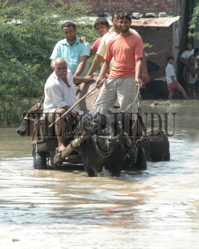Image Id : 110831272 <span>Date : 2009-09-14 <span>Category : Disaster and Accident</span>