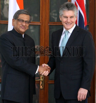 Image Id : 111420436 <span>Date : 2009-10-13 <span>Category : Politics</span>