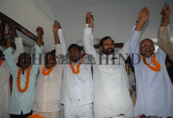 Image Id : 111900428 <span>Date : 2009-11-07 <span>Category : Politics</span>