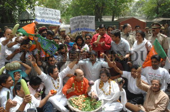 Image Id : 115038859 <span>Date : 2010-04-20 <span>Category : Politics</span>