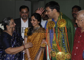 Chennai: 11.12.08. World Chess Champion, Viswanathan Anand seen with his  wife Aruna Anand during his