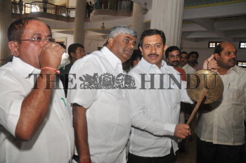 Image Id : 120438658 <span>Date : 2011-01-12 <span>Category : Politics</span>