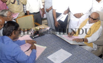 Image Id : 122680133 <span>Date : 2011-03-24 <span>Category : Politics</span>