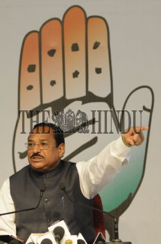 Image Id : 125421180 <span>Date : 2011-06-24 <span>Category : Politics</span>