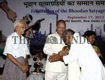 Image Id : 127128280 <span>Date : 2011-09-17 <span>Category : Politics</span>
