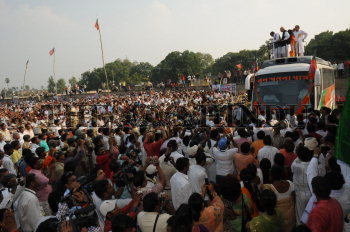 Image Id : 127615811 <span>Date : 2011-10-11 <span>Category : Politics</span>