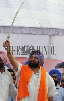 Image Id : 128041572 <span>Date : 2011-11-01 <span>Category : Politics</span>