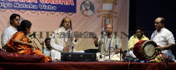 Image Id : 129503967 <span>Date : 2011-12-17 <span>Category : Arts Culture and Entertainment</span>