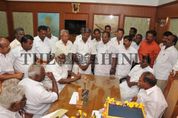 Image Id : 130707009 <span>Date : 2012-01-31 <span>Category : Politics</span>