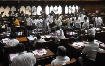 Image Id : 130908967 <span>Date : 2012-02-09 <span>Category : Politics</span>