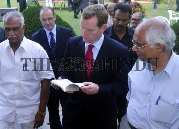 Image Id : 131047712 <span>Date : 2012-02-15 <span>Category : Politics</span>