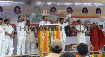 Image Id : 132435450 <span>Date : 2012-04-15 <span>Category : Politics</span>