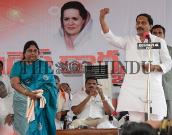 Image Id : 133011311 <span>Date : 2012-05-09 <span>Category : Politics</span>