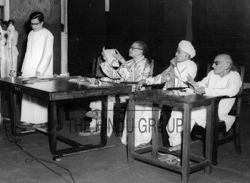 Image Id : 136325511 <span>Date : 1953-12-27 <span>Category : Politics</span>
