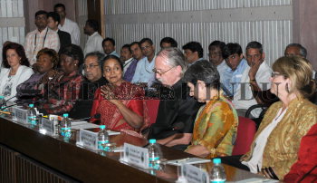 Image Id : 136865542 <span>Date : 2012-10-04 <span>Category : Politics</span>