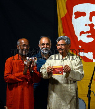 Image Id : 137137959 <span>Date : 2012-10-11 <span>Category : Politics</span>