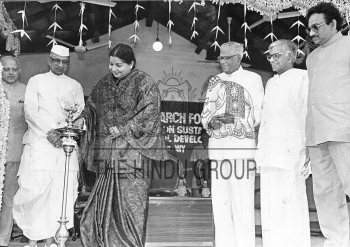 Image Id : 137332874 <span>Date : 1993-04-14 <span>Category : Politics</span>