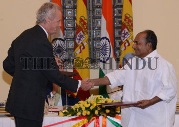 Image Id : 137627618 <span>Date : 2012-10-26 <span>Category : Politics</span>