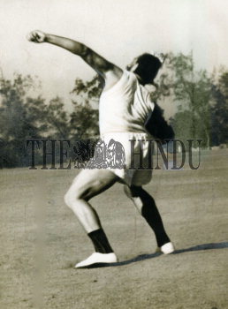 Image Id : 157918375 <span>Date : 1959-08-08 <span>Category : Sport</span>