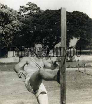 Image Id : 157965782 <span>Date : 1954-10-08 <span>Category : Sport</span>