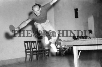 Image Id : 158551492 <span>Date : 1957-11-29 <span>Category : Sport</span>