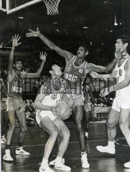 Image Id : 158853567 <span>Date : 1981-11-13 <span>Category : Sport</span>