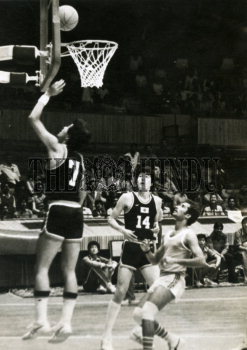 Image Id : 158853575 <span>Date : 1982-11-20 <span>Category : Sport</span>