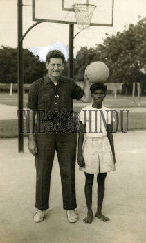 Image Id : 158854632 <span>Date : 1957-01-26 <span>Category : Sport</span>