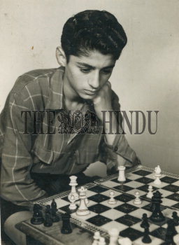 Image Id : 160080514 <span>Date : 1957-09-28 <span>Category : Sport</span>