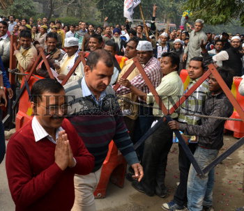 Image Id : 160825210 <span>Date : 2015-02-18 <span>Category : Politics</span>
