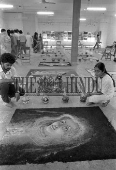 Image Id : 161369417 <span>Date : 1987-08-30 <span>Category : Arts Culture and Entertainment</span>