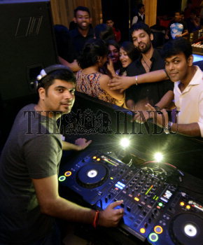 Saturday Night With Dj Vijay Chawla At Blend Taj Club House In Chennai On The Hindu Images