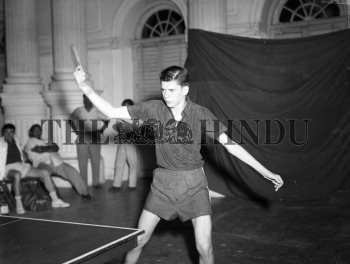 Image Id : 164228295 <span>Date : 1957-10-08 <span>Category : Sport</span>