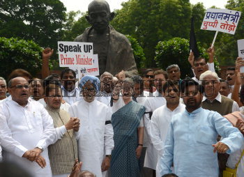 Image Id : 165373966 <span>Date : 2015-08-06 <span>Category : Politics</span>