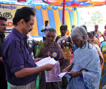Image Id : 168230855 <span>Date : 2015-11-01 <span>Category : Politics</span>
