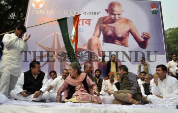 Image Id : 169127075 <span>Date : 2015-11-30 <span>Category : Politics</span>