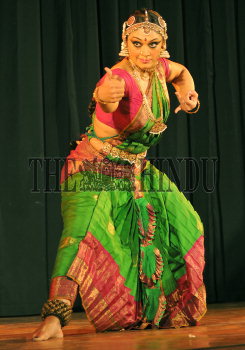 classical dance bharatanatyam shobana