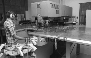 Image Id : 4286643771 <span>Date : 1982-12-28 <span>Category : Economy Business and Finance</span>